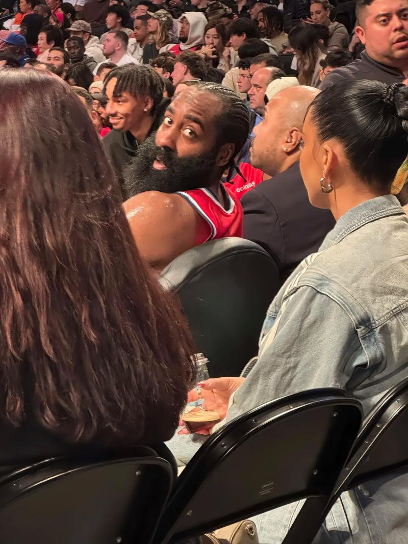 哈登:向所有中国家人致意 他们几乎陪伴了我整个生涯🧡