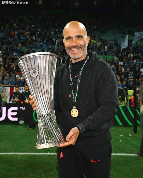 3座英超冠军!斯坦福桥发布厅挂的这3张照片,令穆里尼奥点名称赞