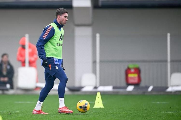 记者:弗拉霍维奇将在冬窗离队,切尔西、曼联、米兰都是潜在下家