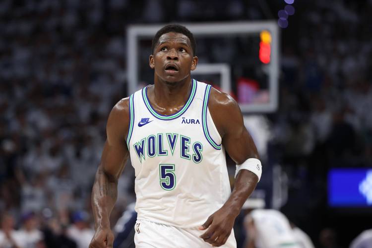 芬奇：华子现在更注重看录像和塑形 相信他具备竞争MVP的潜力