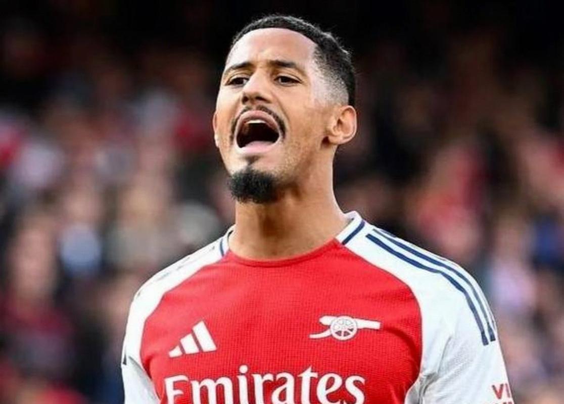 球队凝聚力！萨利巴续约后亮相训练，阿森纳队友纷纷拍背祝贺