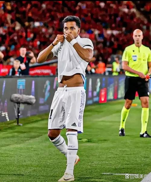 弗里克谈亚马尔:不喜欢把他吹太高,他必须努力训练以更上一层楼