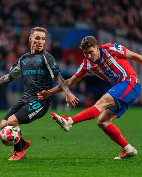 阿尔瓦雷斯本场数据:1球2助攻,4射3正,5次关键传球