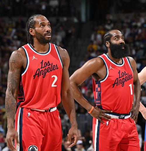 谁的青春回来了！“灯泡组合”在快船训练营首日再次同框！