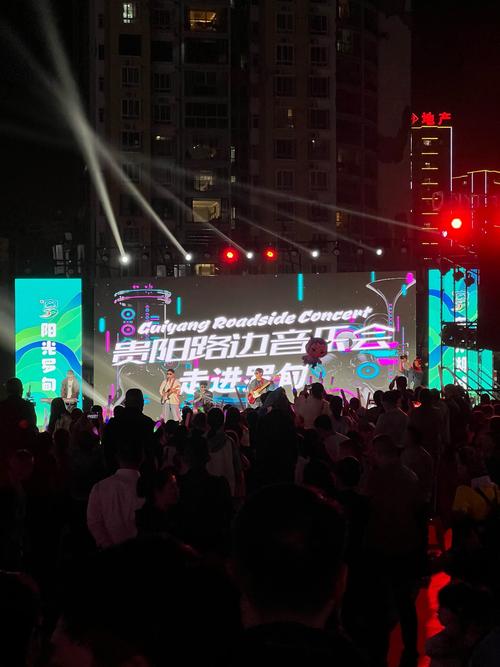 篮球、商圈与温情钥匙扣:一场赛事点燃遵义新蒲新区夜晚