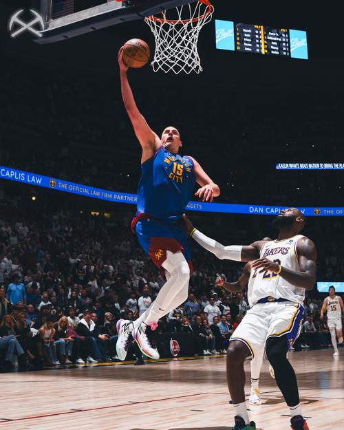 詹姆斯:隔扣莱夫利我给自己打10分 面对的是盖帽高手七尺长人