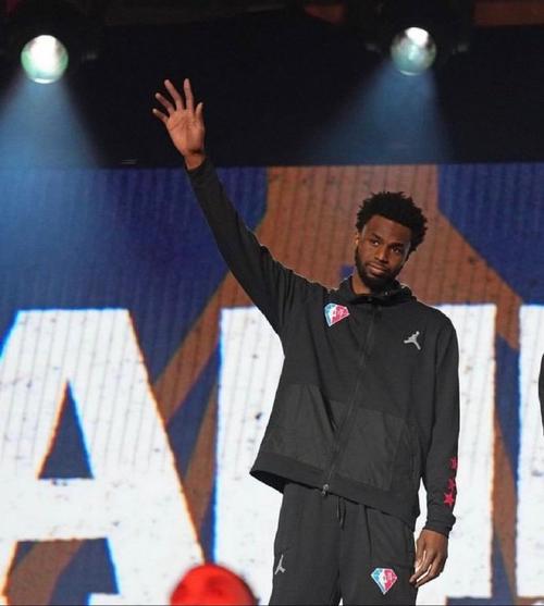 维金斯:中国球迷对我的爱无法用言语来描述 前往中国太有意思了