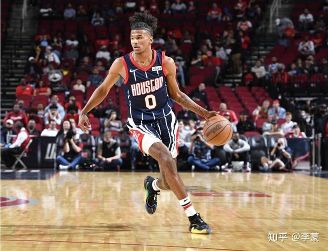 名记:杰伦-格林拒绝阿迪的多年续约合同 将轮番上脚各品牌球鞋