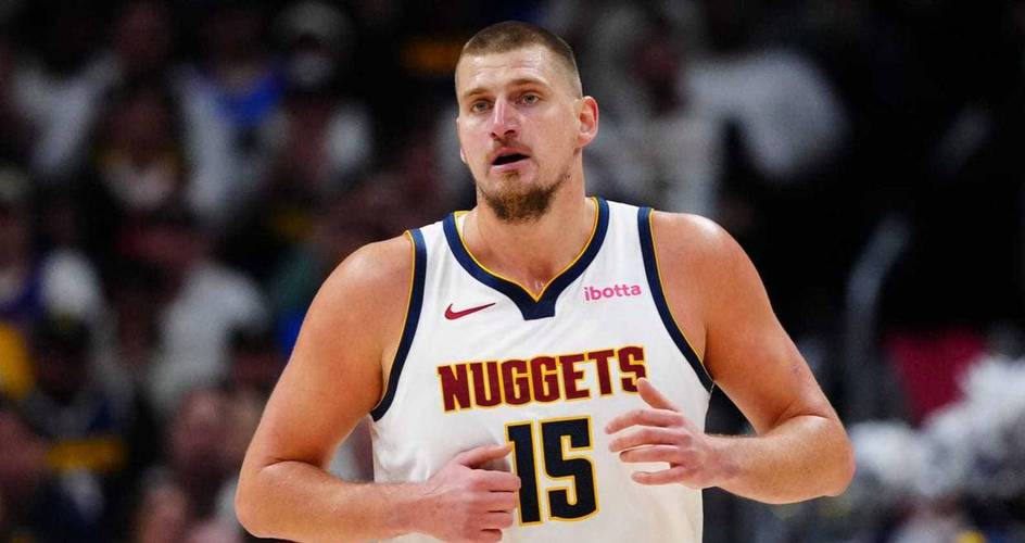 震惊!队内核心疑生隙~约基奇调侃:我受够戈登了 再不想和他搭档