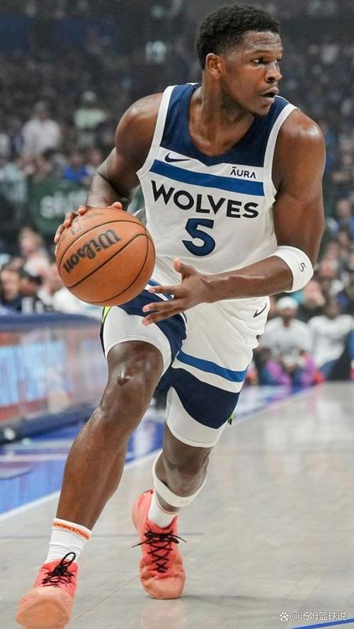 新赛季冲！森林狼晒训练照：爱德华兹&迪文&里德喜笑颜开