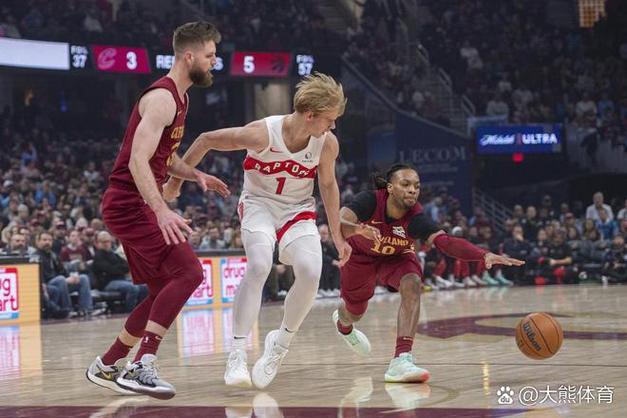 全队唯一上双！米切尔半场7中3拿到12分2板2助