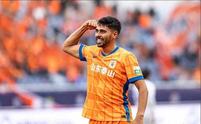 景色真不错,泰山队外援马德鲁加和泽卡打卡济南夜景