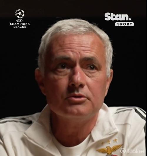 BBC：切尔西老员工回斯坦福桥探望穆里尼奥，带了他最爱吃的饼干