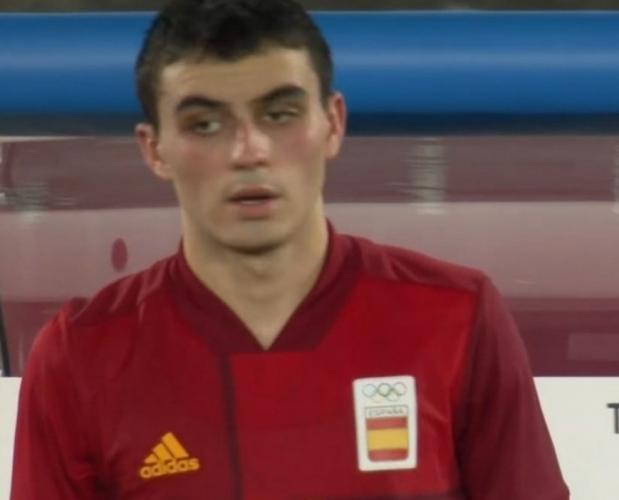 佩德驴😨22岁佩德里开季11场全首发场场不落,场均出战近85分钟