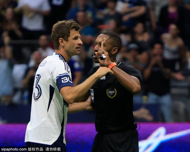 892场300球!穆勒点射破门收获生涯第300球,加盟温哥华5场5球