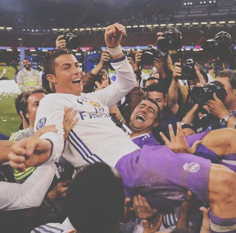 贝纳德斯基:C罗比你想象的要谦逊和善解人意,能和大家打成一片