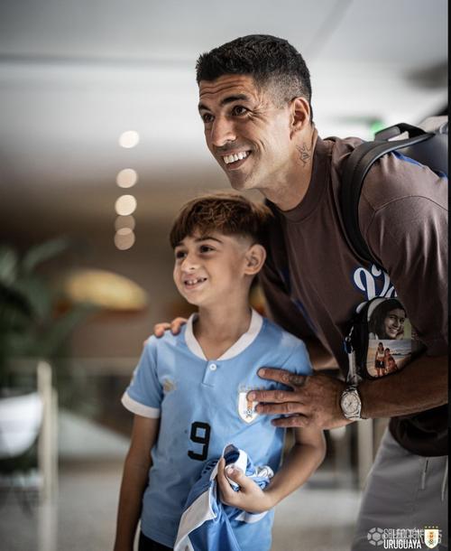 苏亚雷斯社媒:失败令人痛苦,是时候团结一致重新出发👊🏼