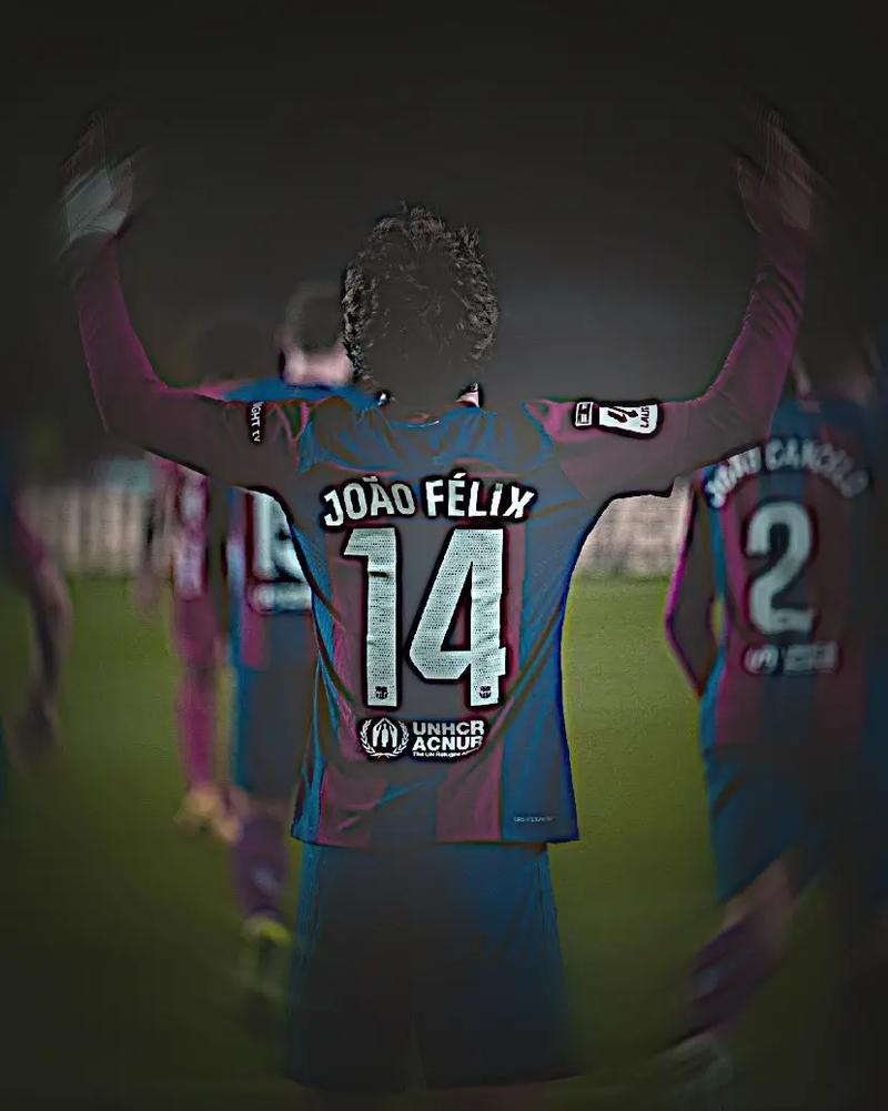 这球太漂亮!菲利克斯1v4禁区起舞,不抬头灵巧挑射直入死角!