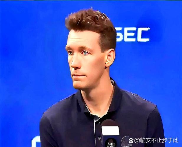 邓利维:我们组建的队伍在新赛季具备强大竞争力 大有可为!