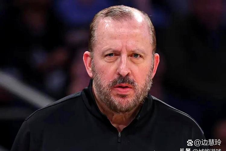 来干嘛呢？前尼克斯主帅锡伯杜和前太阳主帅布登现身快船训练馆