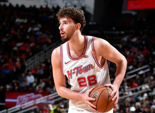 小火龙进化?费尔顿:申京是升级版的萨博尼斯 穷人版的约基奇