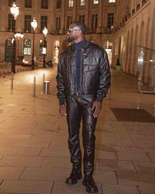 韦德:新赛季媒体日对于球员来说就是穿上新衣服拍拍照&聊聊天