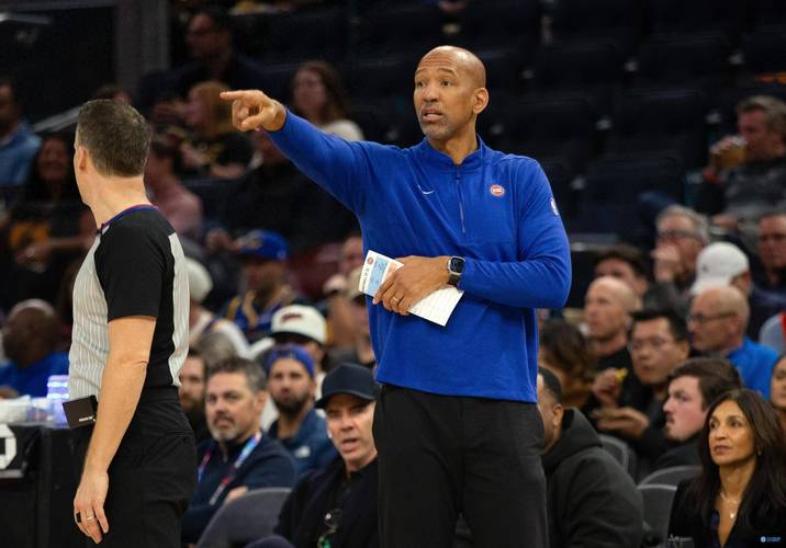 场均21.9分4.5助1.5断+2.9记3分!76人格莱姆斯这水准为啥签资质?