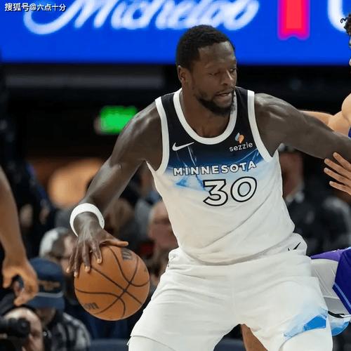 兰德尔：不论篮球还是生活层面球队状态和上季完全不同 我很开心