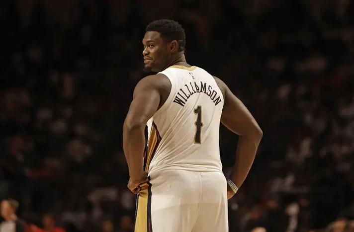 鹈鹕在澳大利亚训练备战季前赛 锡安上演180度转体单手炸扣🔥