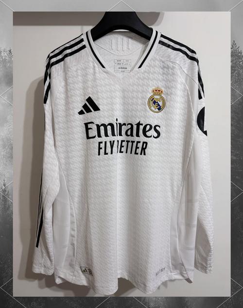 里程碑!塞巴略斯获赠皇马生涯150胜纪念球衣