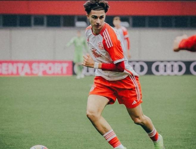 记者:拜仁不太可能与格雷罗续约,愿意让球员明夏自由身离队