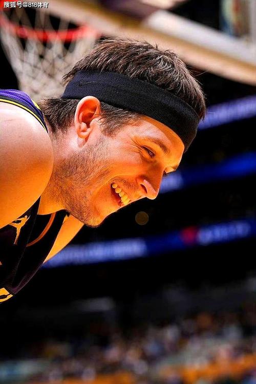 从头号科密到盛赞詹皇!里夫斯曾调侃老詹无冠 后坦言被彻底打服