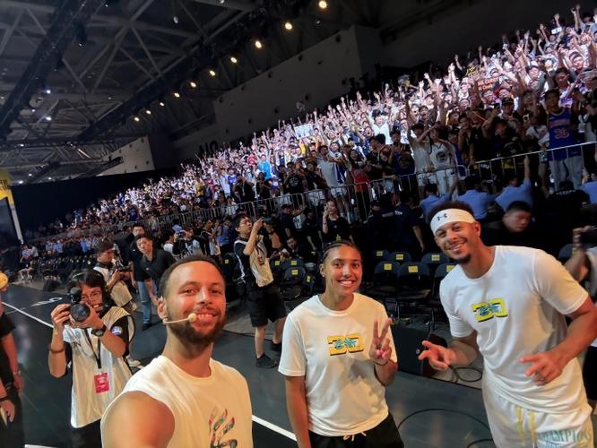 赛斯打趣：我曾试图从斯蒂芬手中买回30号球衣 他说他不缺钱