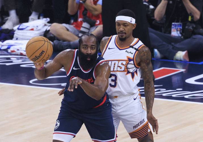 快船训练营第二天照片：哈登&博格丹喜笑颜开 小卡&保罗同框