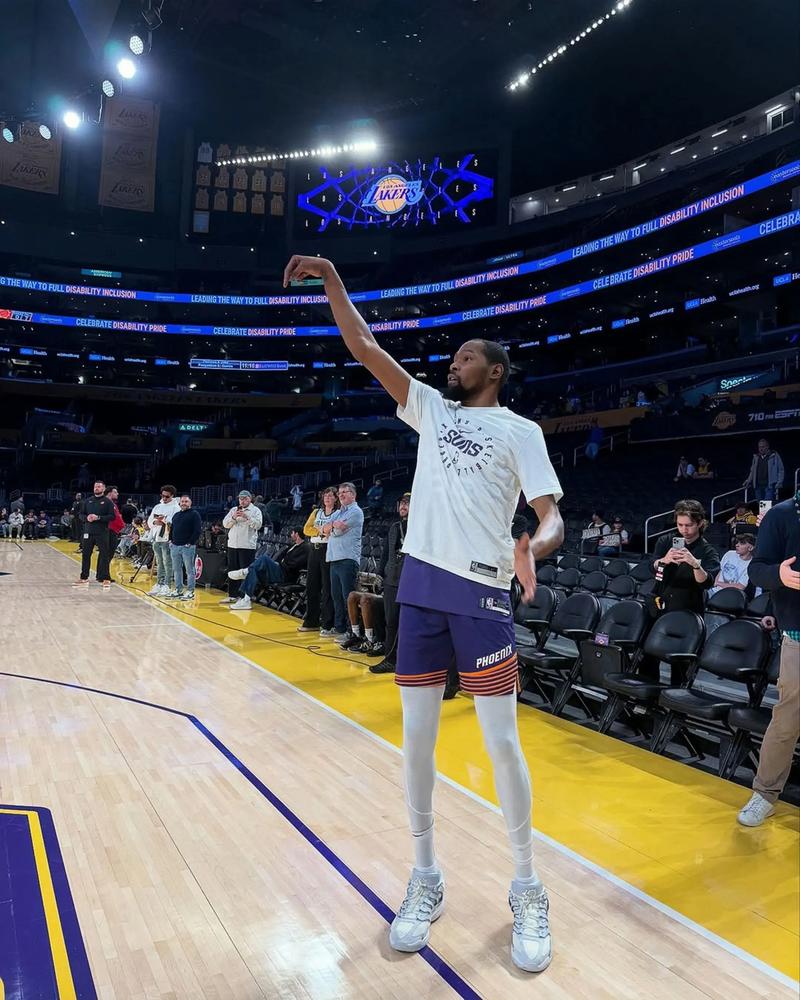 休赛期没看到你玩游艇滑梯?杜兰特:这次没被拍到不代表我没玩