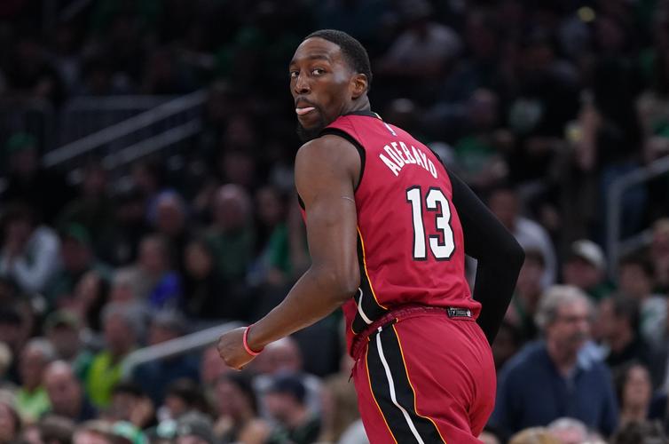 难分辨！阿德巴约生涯9年媒体日变化 不标注年份真不好区分