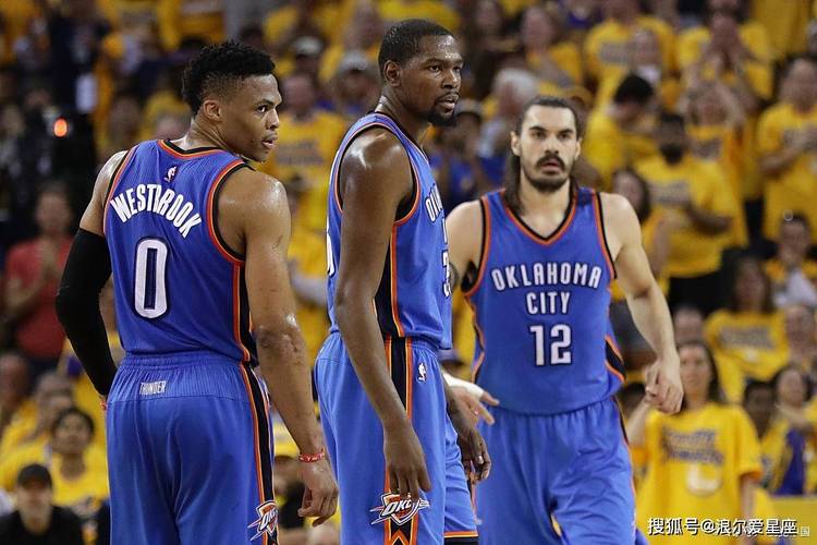 重回火箭？火箭官方晒亚当斯杜兰特合照 威少点赞！