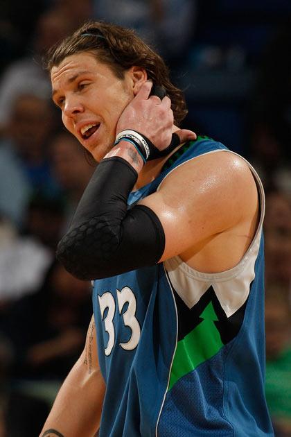 森林狼公布莱昂纳德-米勒伤情：训练中右手小拇指割伤 两周后复查