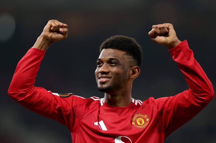 阿莫林:我最大的问题是球员轻信媒体说的阵型问题,我很生气😠