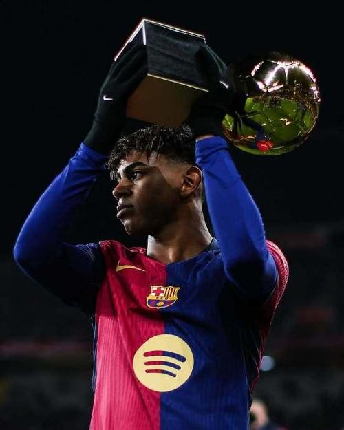 哈维:亚马尔将来一定能获金球奖,布斯克茨始终保持着顶级水准