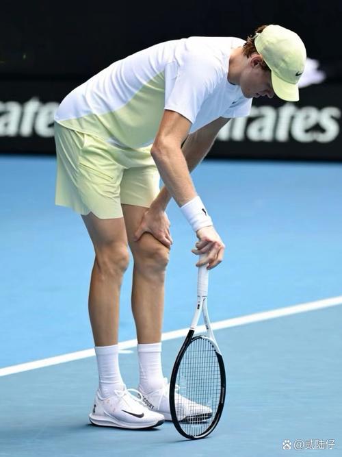 格罗索：贝拉尔迪膝盖有点小问题，我们决定不让他冒险出战