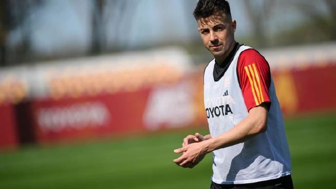 记者:迪巴拉已经接近复出,他回到了罗马的合练中