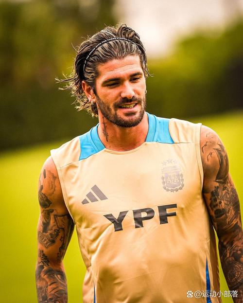 跟队记者:梅西、德保罗和苏亚雷斯正常参加训练