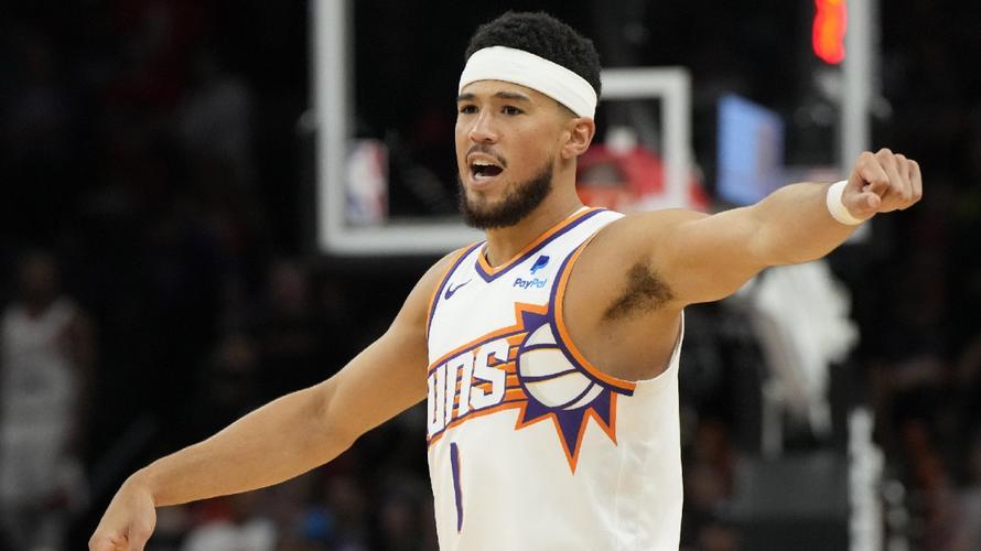 💥太岁头上动土！海斯超高滑翔空接 隔人炸扣布克！