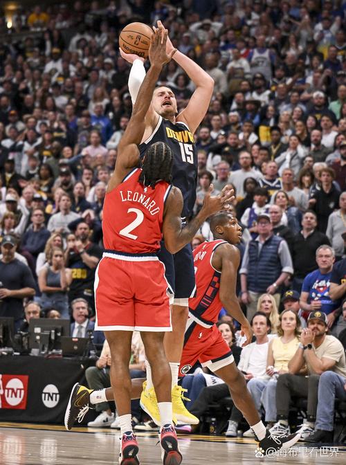 小佩顿:霍福德第一步速度很快 他攻防两端都很出色&是很棒的补充