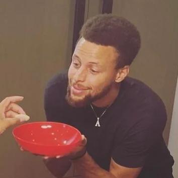 阿耶莎:我最初不想结婚生子 库里无法理解我的想法