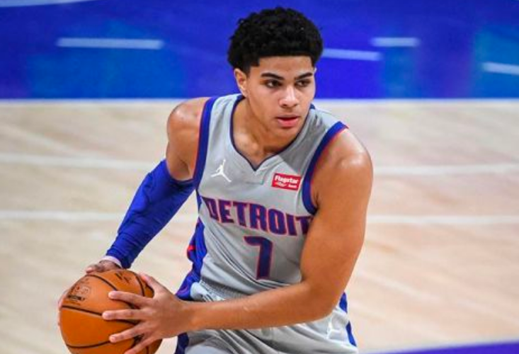 开发技能包?穆迪:我现在能全程用左手打4V4 而且能干拔和投三分