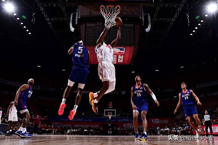 夏联场均3分2.6板!官方:开拓者E-10合同签下内线安德鲁-卡尔