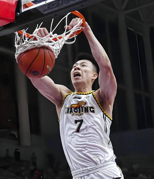 广厦热身赛77-73胜上海 赵岩昊14分 王哲林16分&张镇麟7分