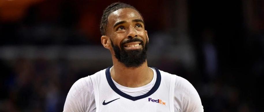 康利:华子心态改变很多休赛期主动组织大家训练 已成长为领袖了